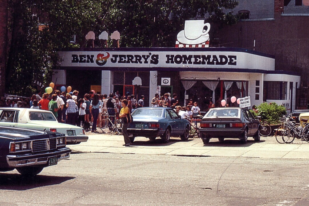 1982 Pack It Up! People hanging out at the scoop shop
